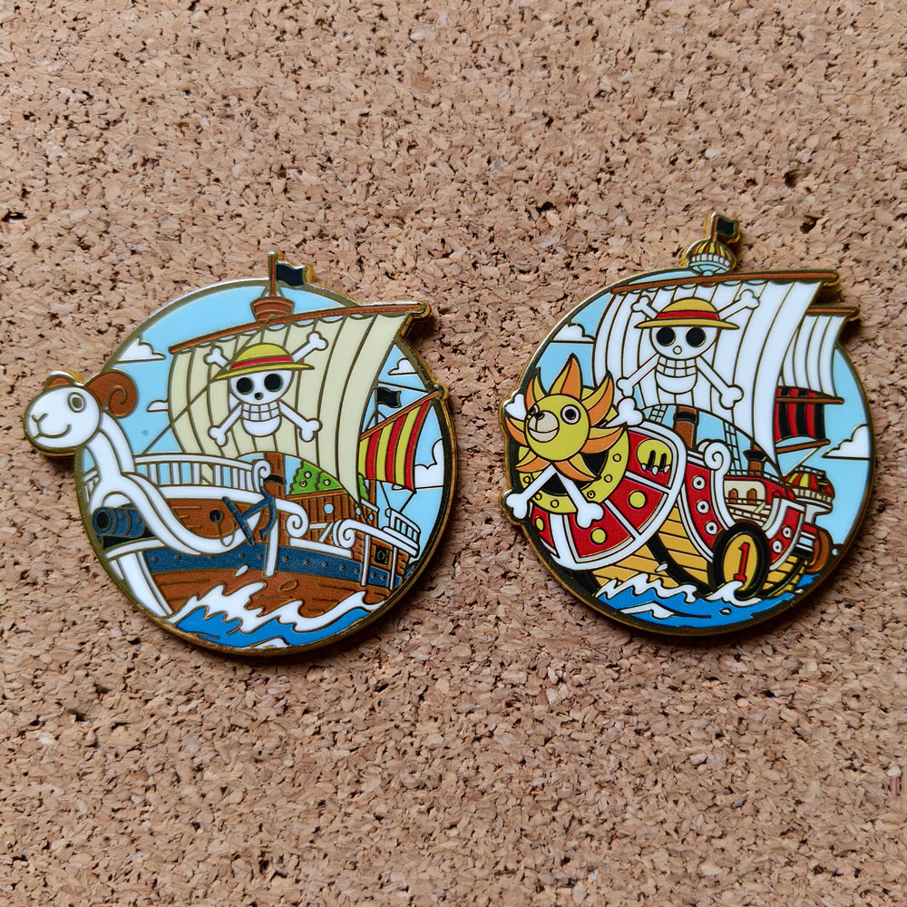 Tuxedo Lapel Pin - Pin Enamel Keras dengan Desain Kapal